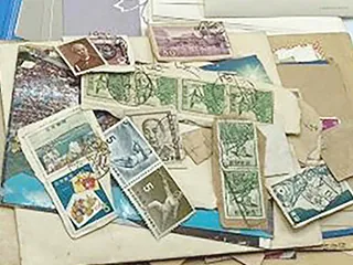 バラバラになっている切手の例